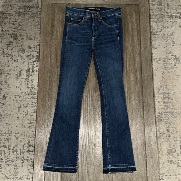 Veronica Beard Carolyn 10” Baby Boot Jeans Vintage Fray - Picture 1 of 14
